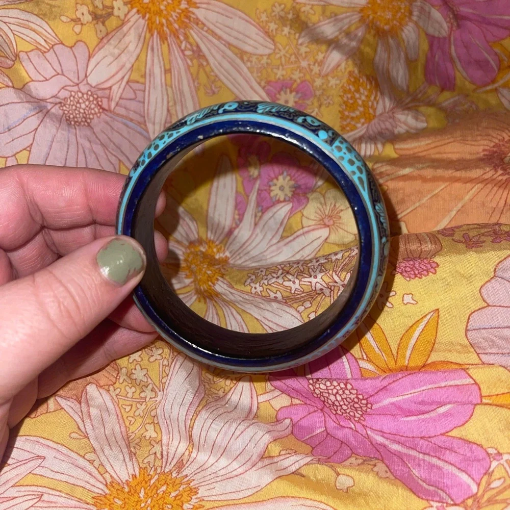 Wooden Floral Patterned Wearable Bracelet
